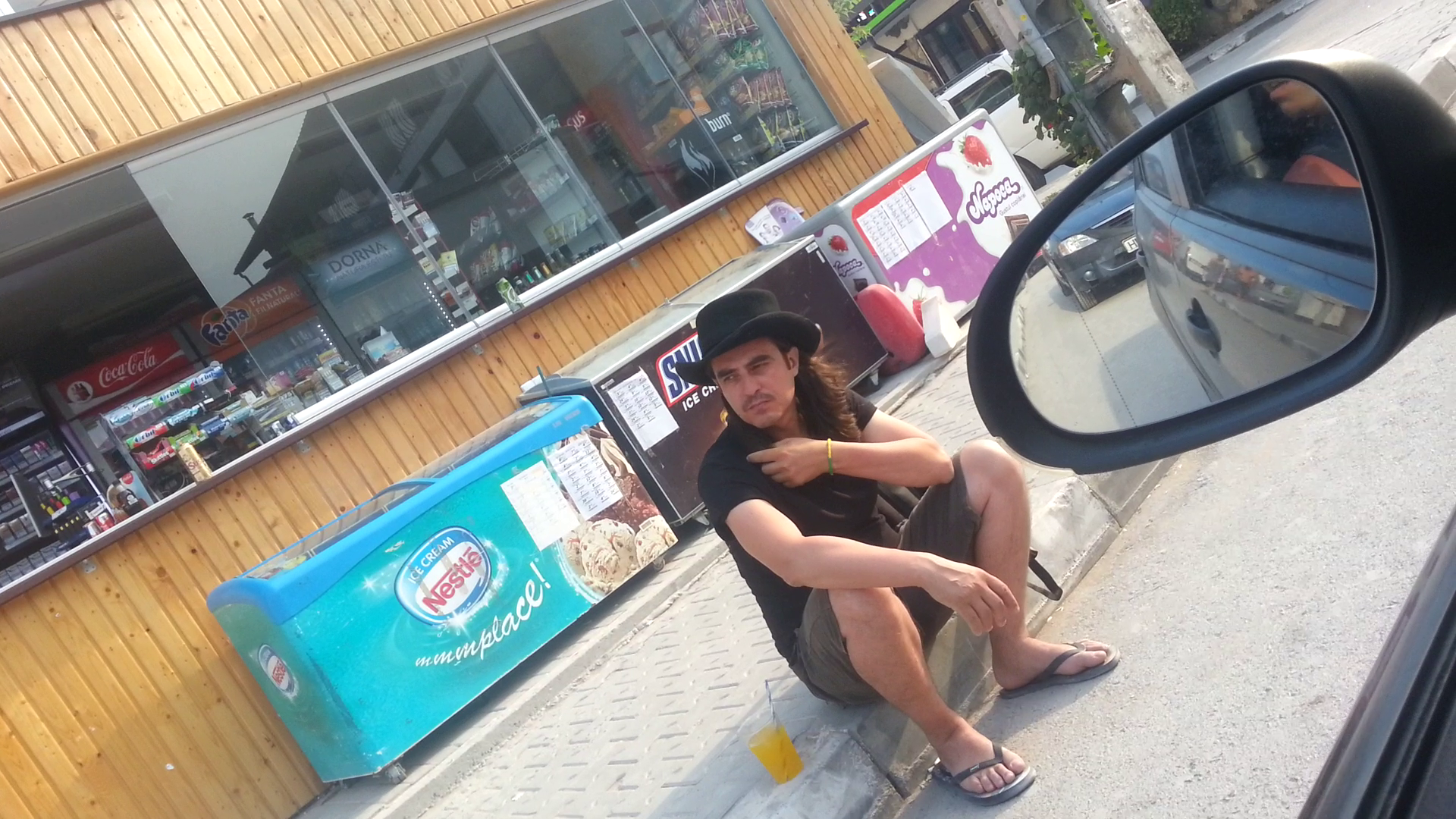 Apusul de soare il face sa viseze pe simpaticul actor