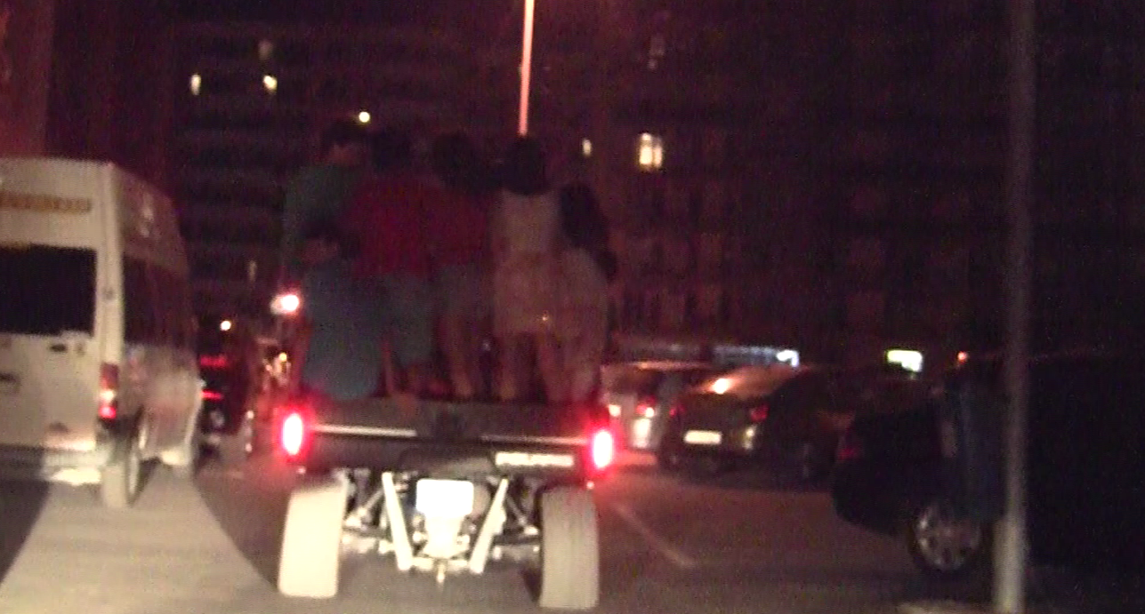 Excentricul milionar Dan Tatoiu a facut pe soferul pentru o droaie de copii