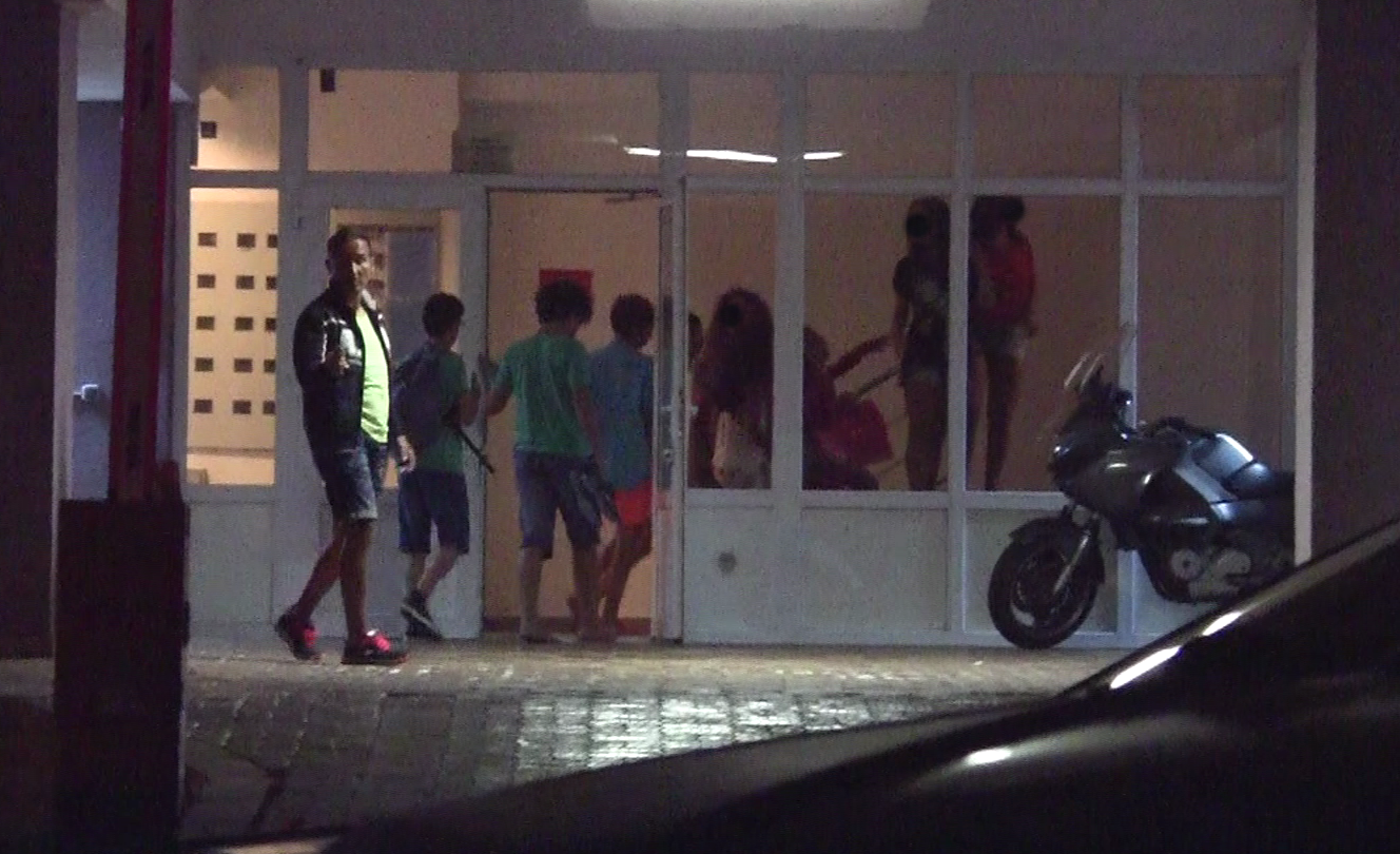 Tatoiu a fost ultimul care a intrat in hotel, deoarece a stat sa isi verifice jucaria