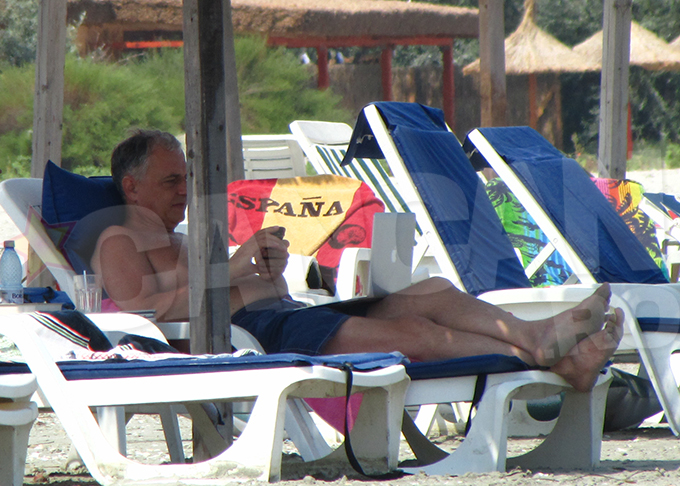 La un moment dat, Geoana si-a mutat atentia asupra telefonului mobil