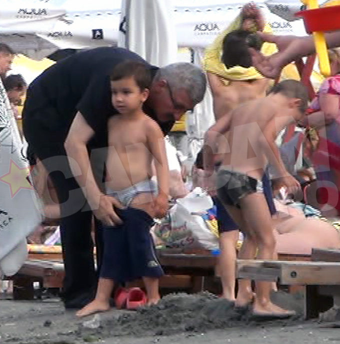Silviu Prigoana si-a dus cei doi baieti la mare, pe litoralul romanesc