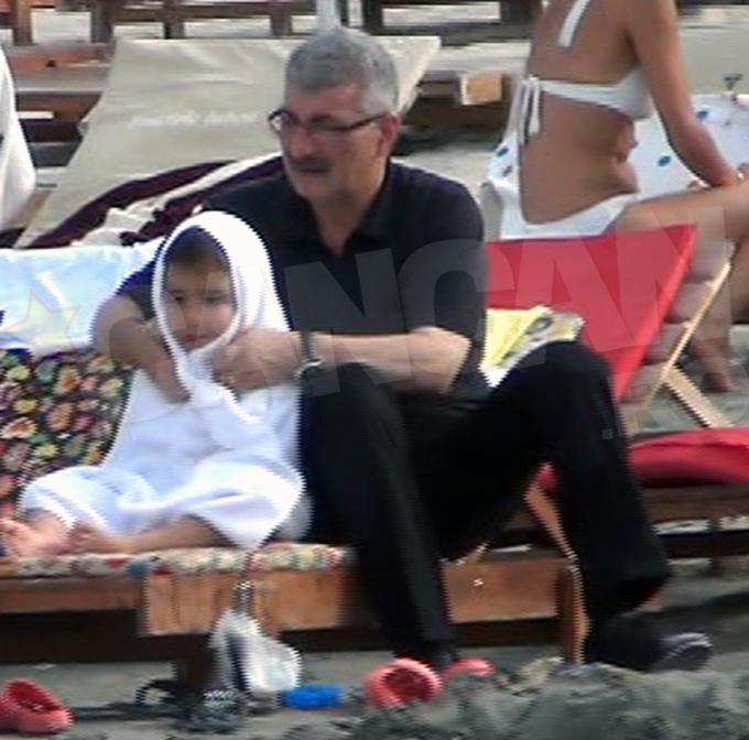 Omul de afaceri s-a descurcat foarte bine in rolul de tata, fiind foarte atent cu Maximus si Eduard