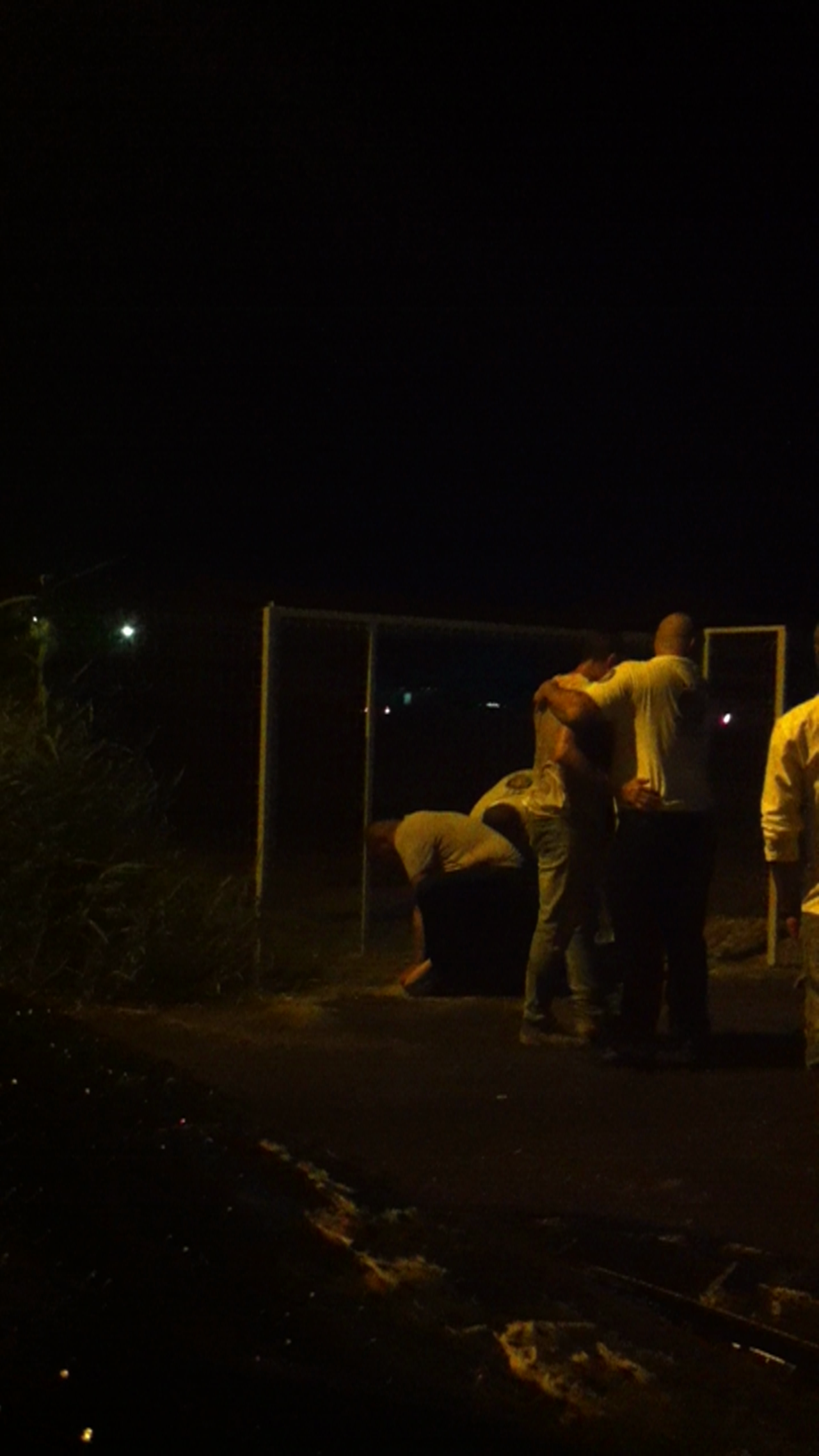 Tanarul violent a fost imobilizat de bodyguarzi