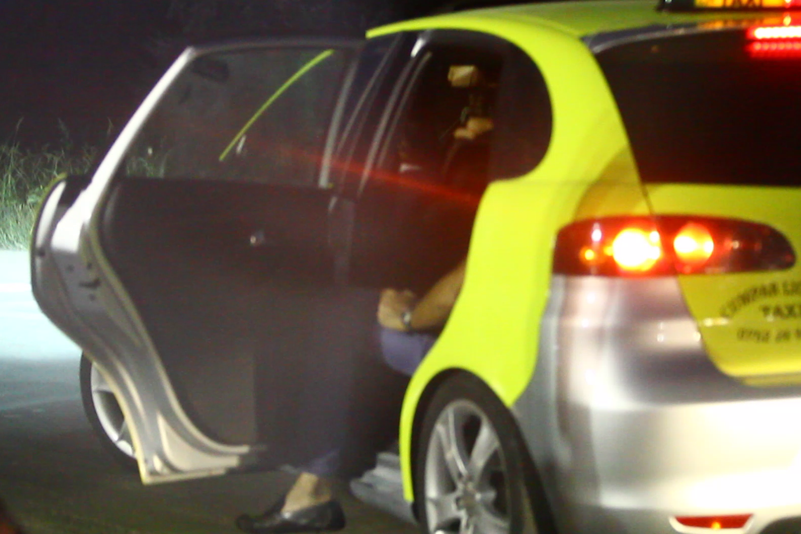 Taximetristul a oprit in giratoriu si discuta aprins cu Cristian Boureanu