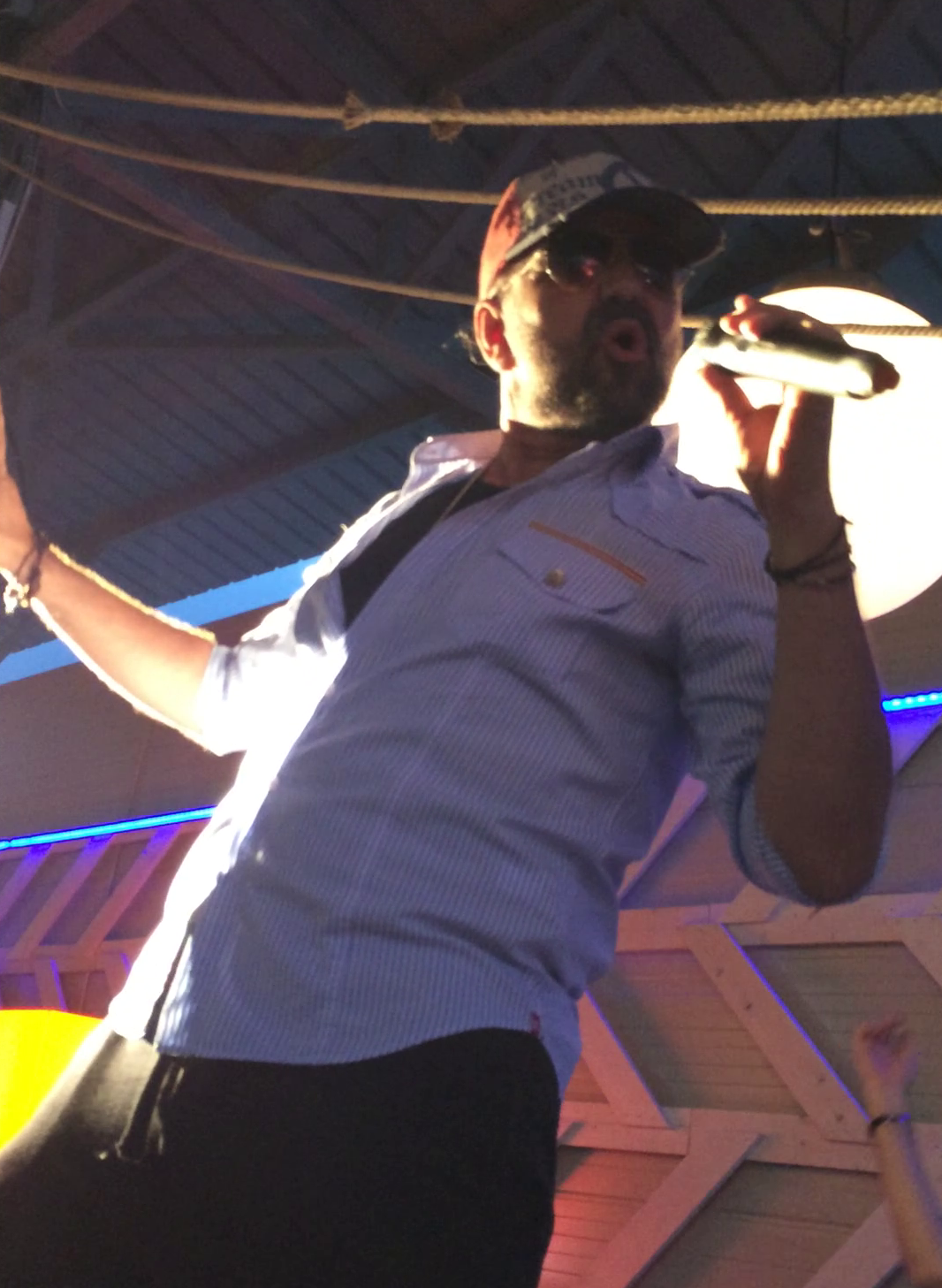 Iordachioaie isi canta hiturile pe litoral