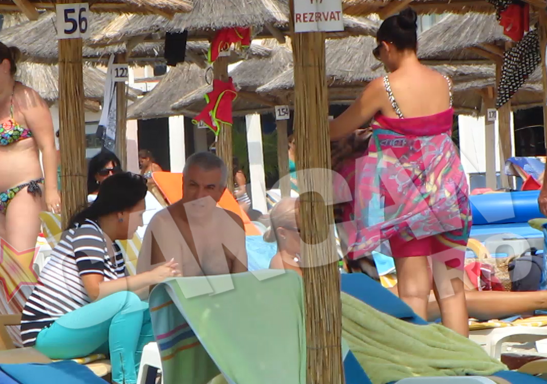 Femeia a stat tot timpul cu talia acoperita