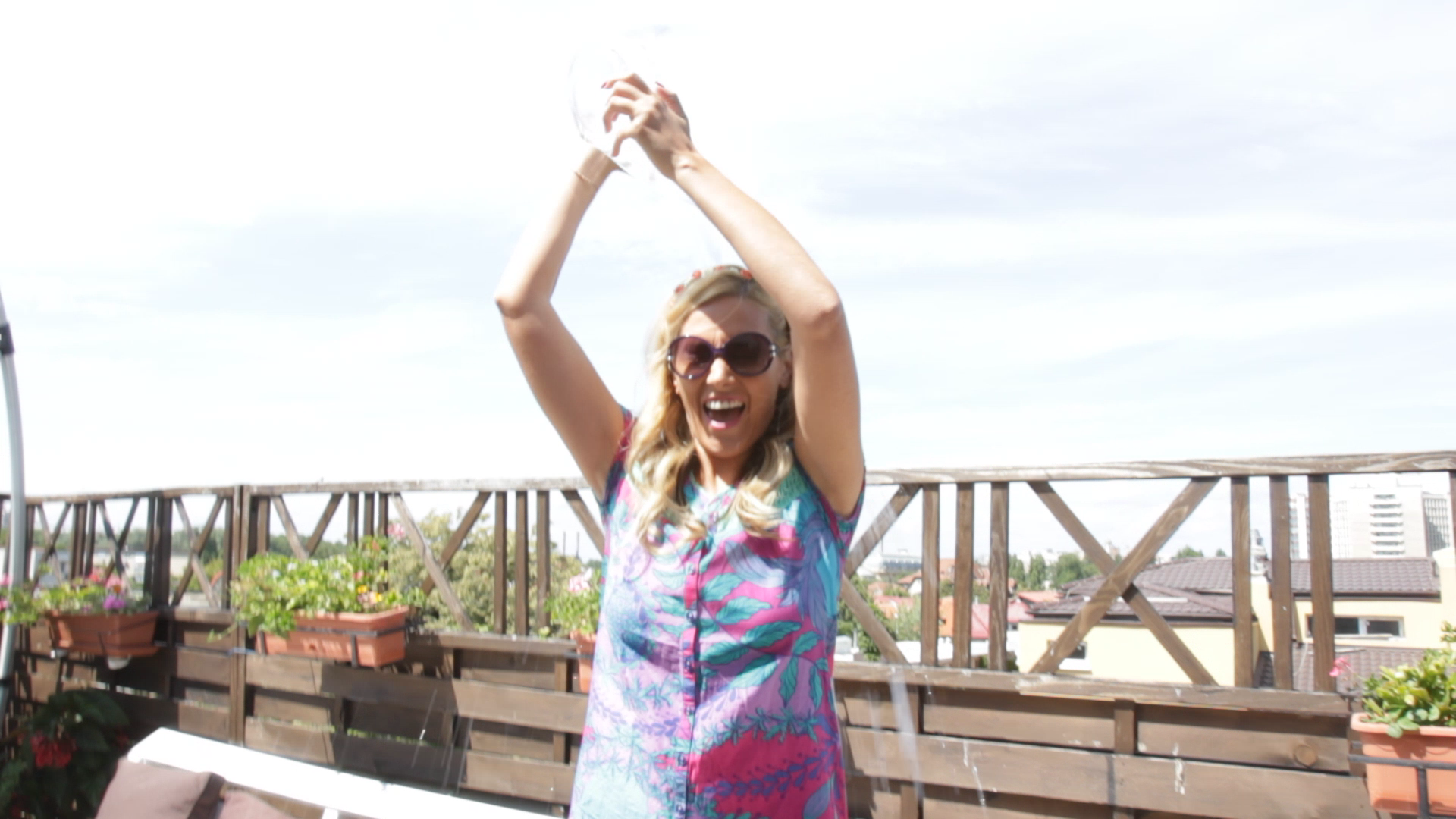 Gabriela a ezitat un pic pana sa-si toarne apa rece ca gheata in cap