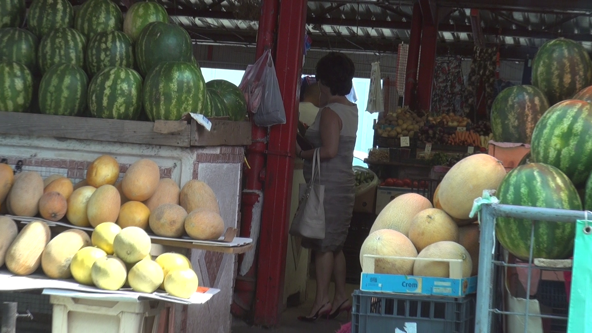 Liana, se uita dupa fructe si legume proaspete