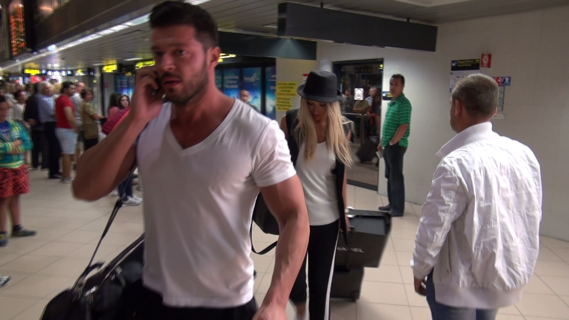 Bianca si Victor au aterizat la Bucuresti in jurul orei 01.15, de la Roma