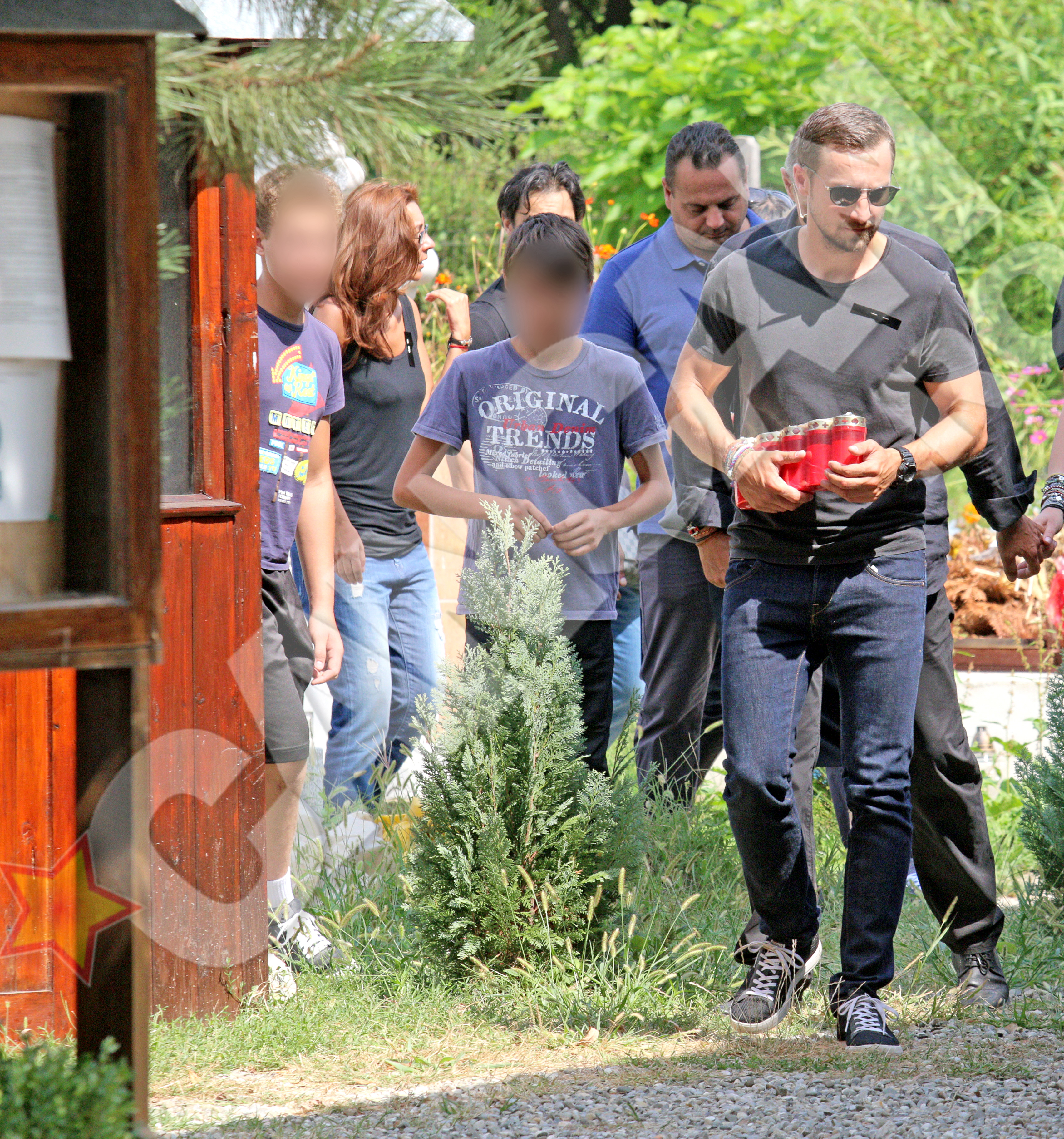 Dani Otil a stat non-stop la dispozitia familiei Mihaelei si a pus mana sa ajute ori de cate ori a fost nevoie