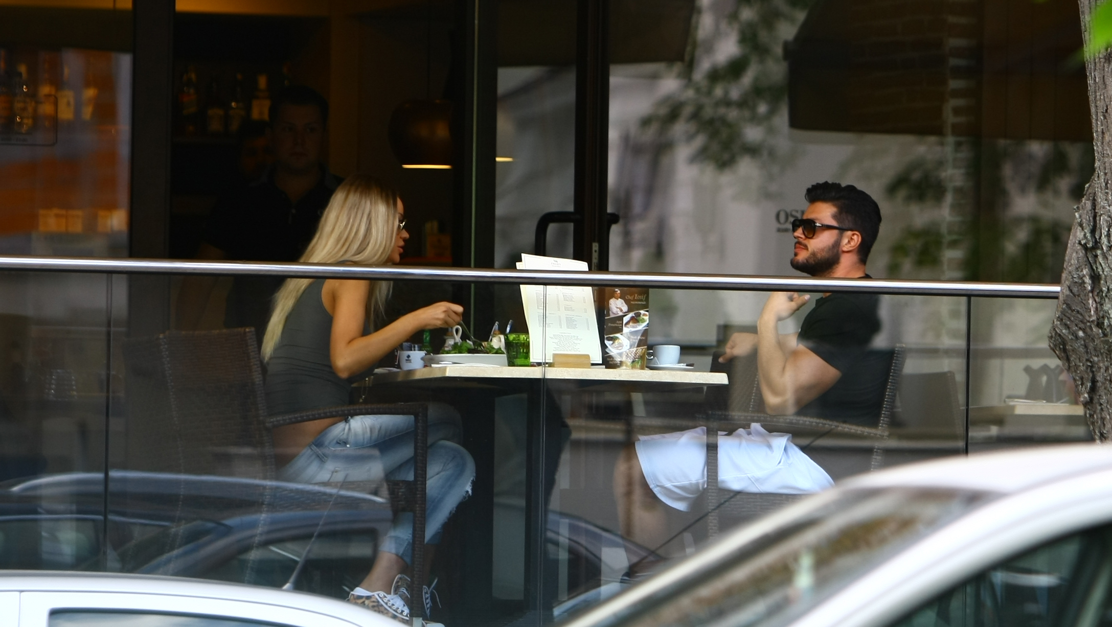 Bianca si Victor au iesit la masa la un restaurant foarte scump