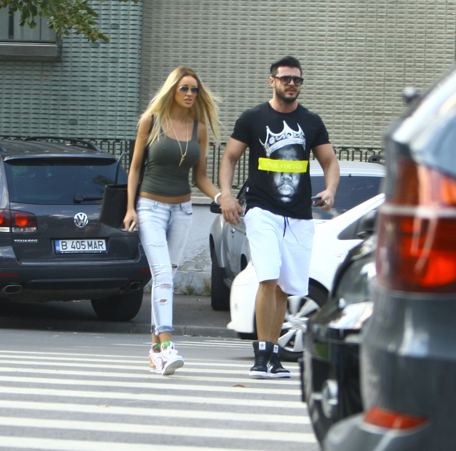 Bianca si Victor au traversat tinandu-se de mana