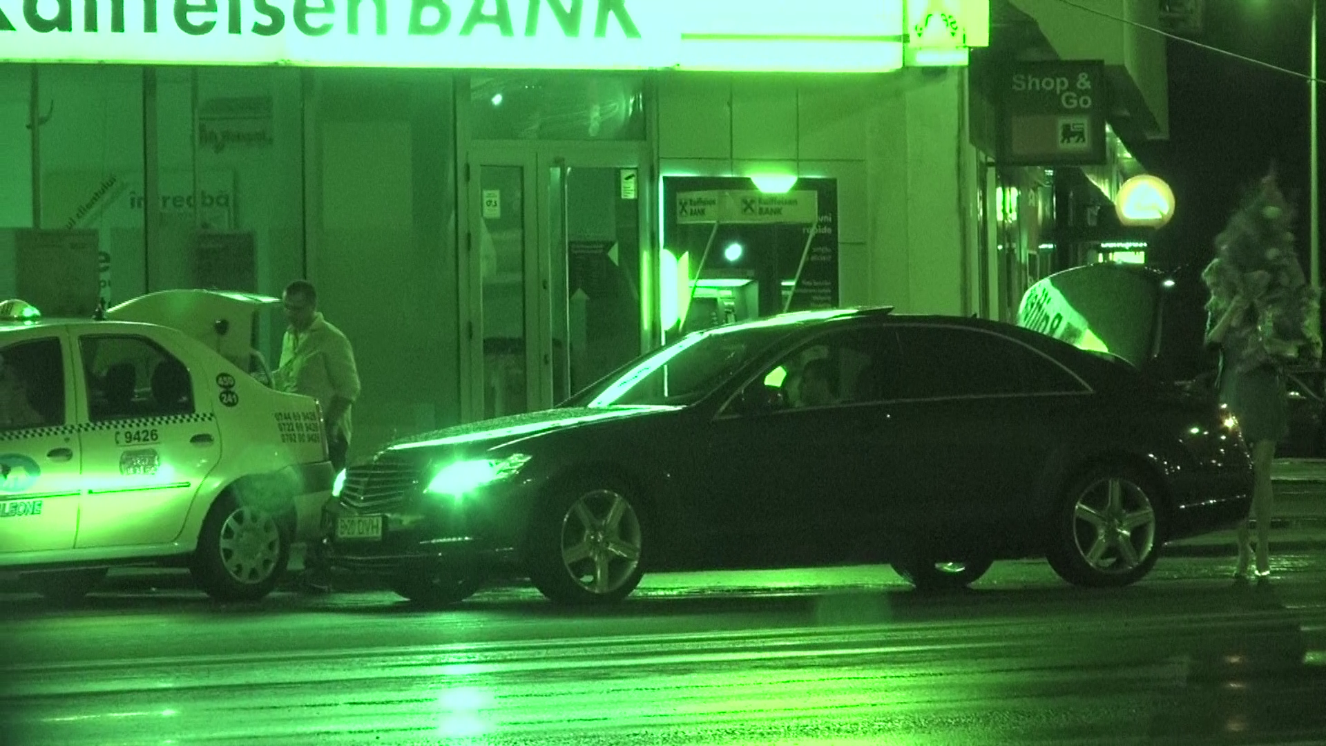 Marinescu nu o conduce pana acasa, ci o lasa la un taxi