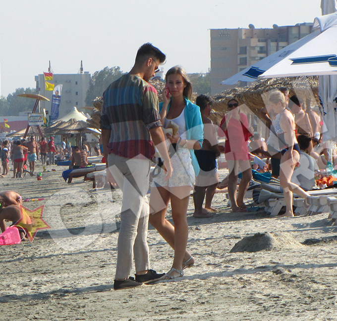 Liviu pare ca isi pierde rabdarea, dupa ce Iulia vorbeste in continuare la telefon