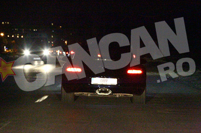 A atras toate privirile cu bolidul de lux