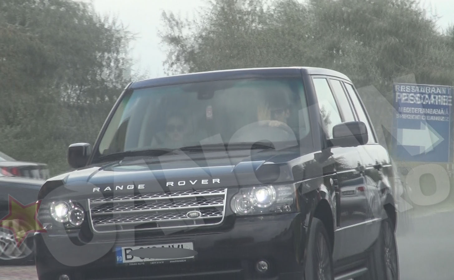 Matei este insotit de o tanara misterioasa