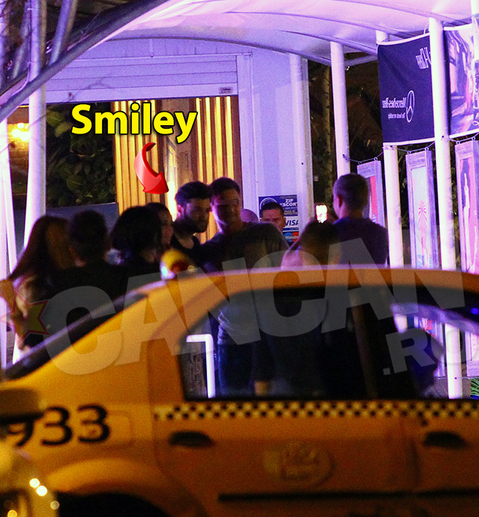 Dupa concert, artistul a mai zabovit cateva clipe sa faca poze cu admiratorii