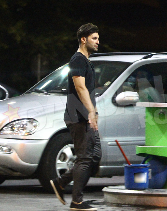 Cantaretul nu parea deloc in apele lui, iar oboseala i se putea citi cu usurinta pe chip