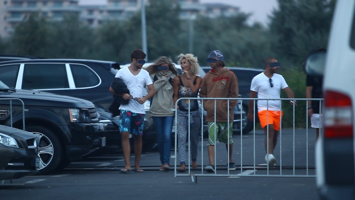 Sidonia Tatoiu a fost surprinsa in timp ce iesea dintr-un club de pe litoralul romanesc