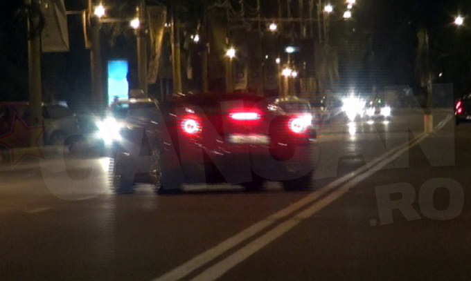 Apoi a taiat fata unor masini care veneau cu viteza pe contrasens