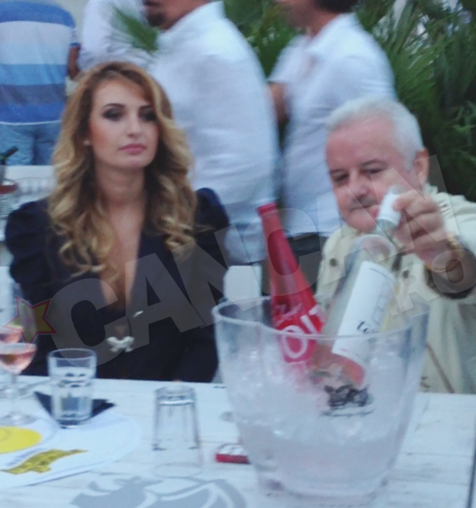 Lucrurile au devenit si mai interesante cand milionarul a desfacut sticla de vin rose