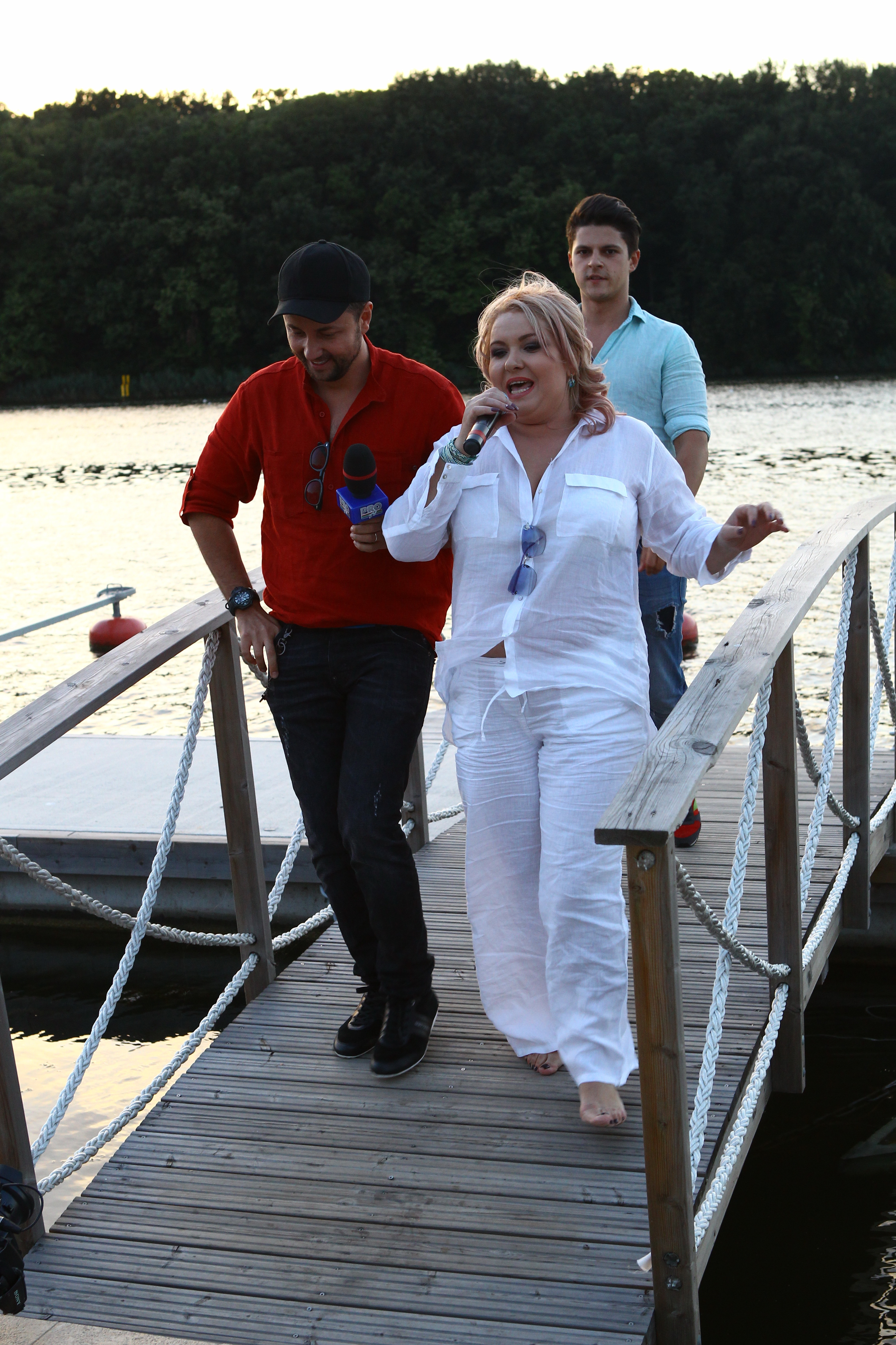 Viorica si-ar dori sa scape de kilogramele in plus cu ajutorul medicului estetician