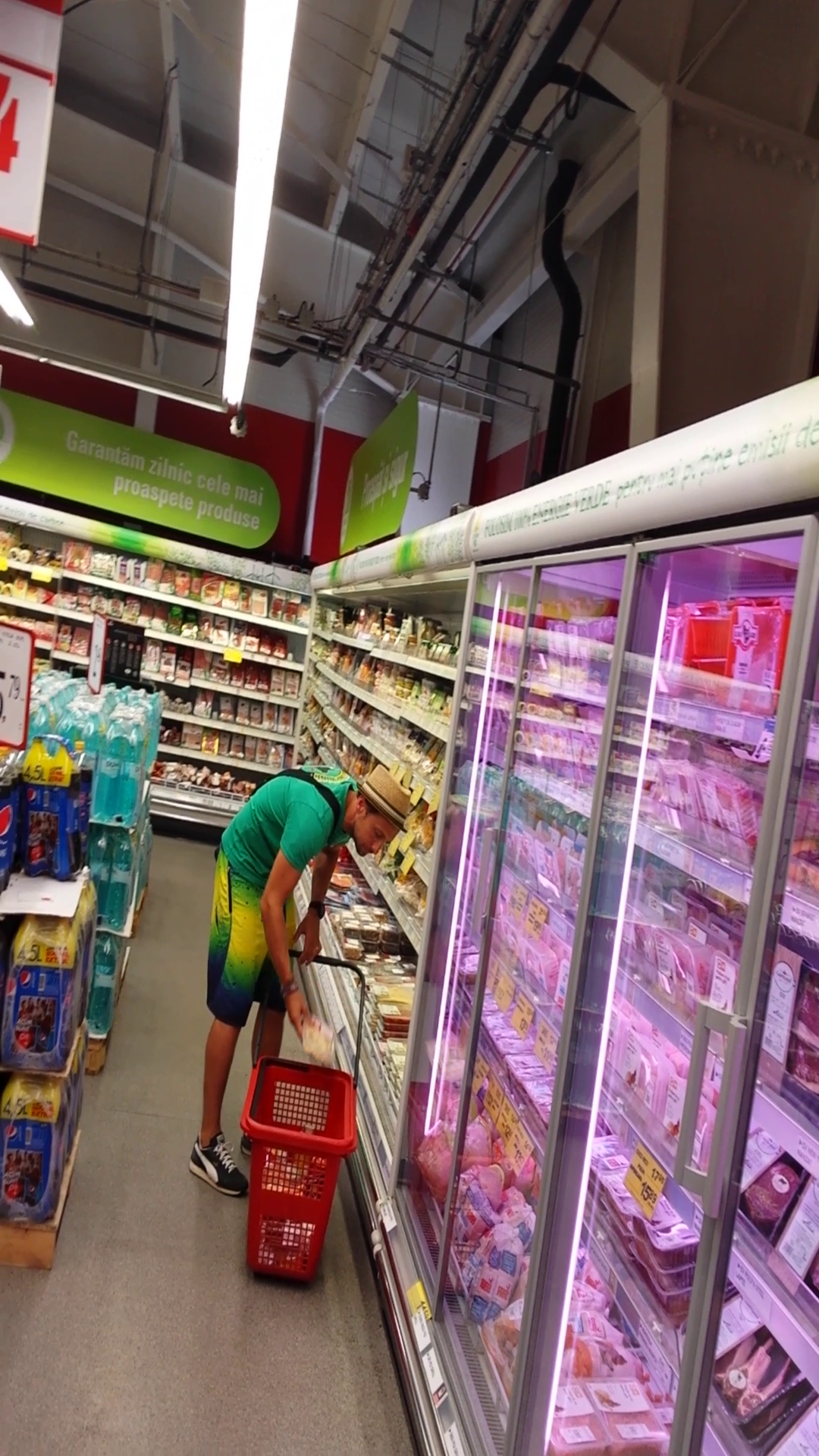 Moderatorul tv alege doar produse proaspete