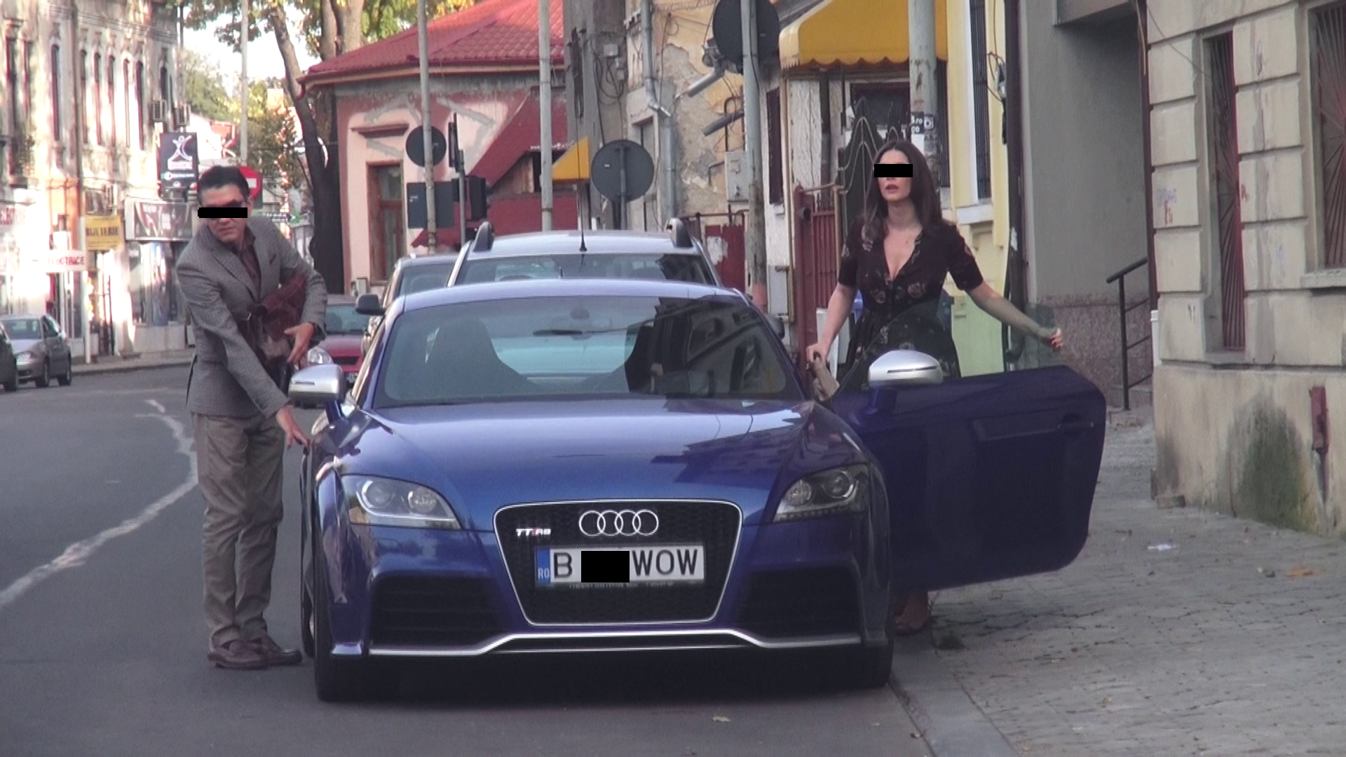 Fosta sotie si iubitul ei folosesc acelasi tip de autoturism