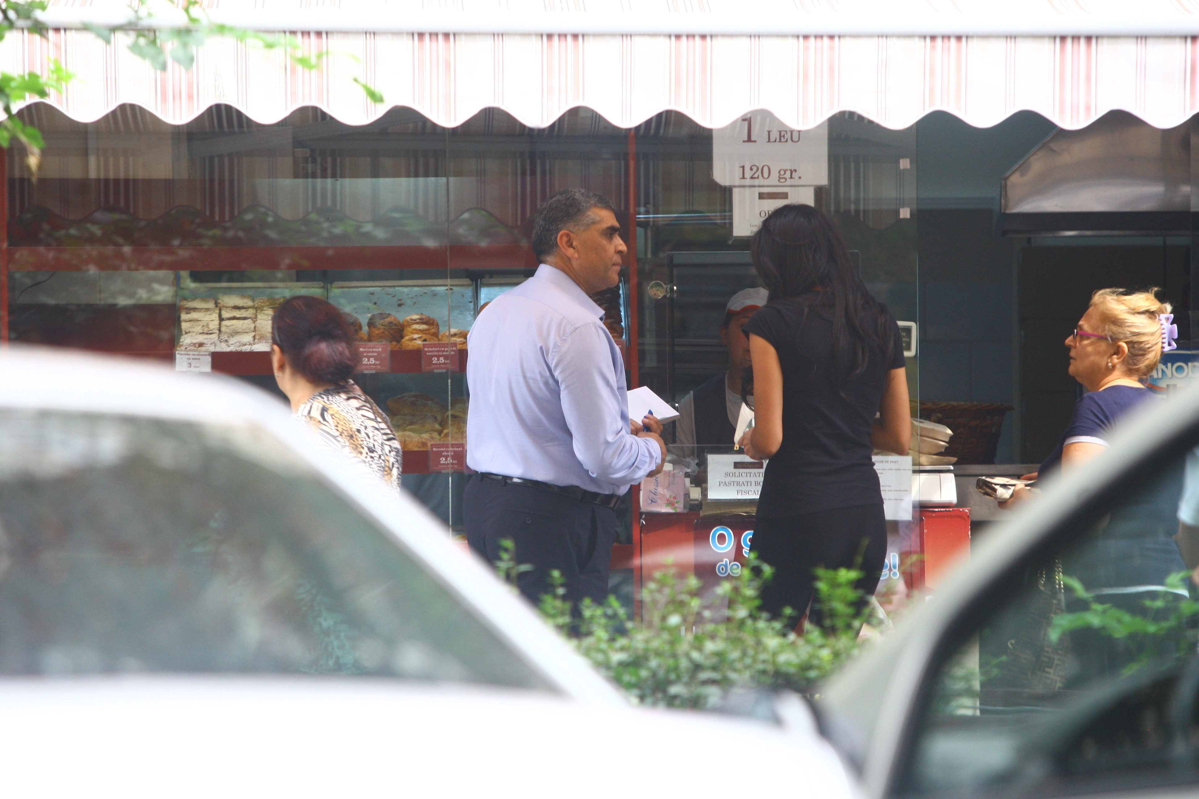 Tatal ei nu a scapat-o nicio clipa din ochi