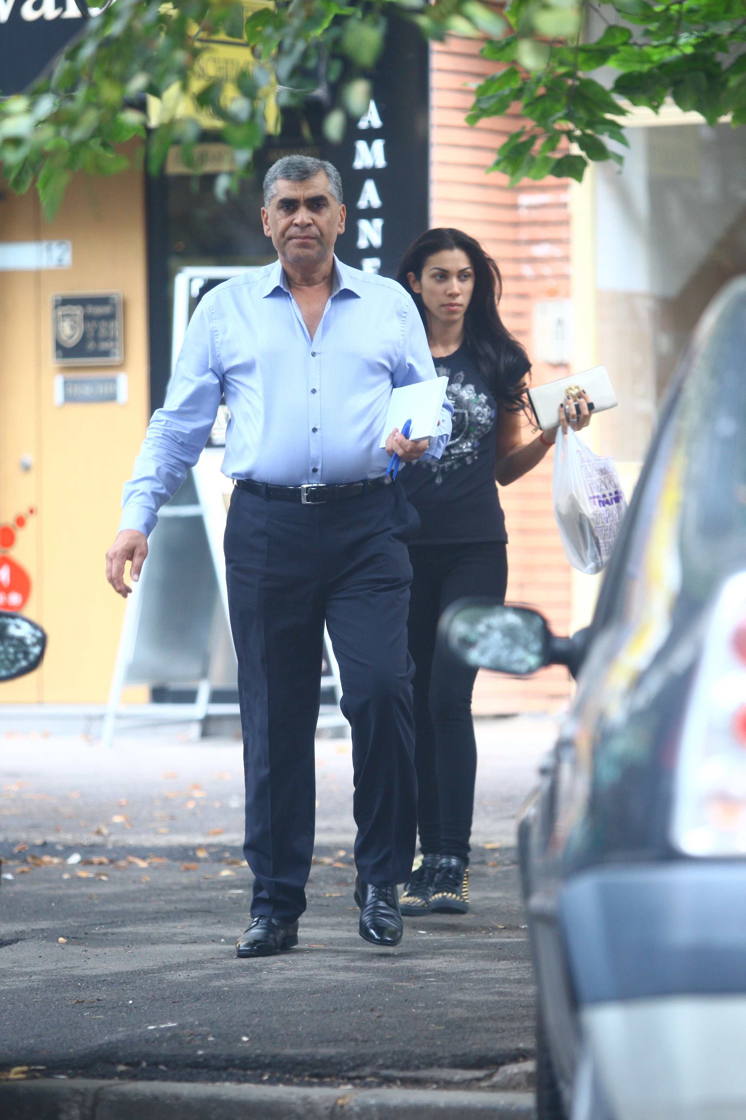 Dupa ce si-au luat tot ce le-a poftit inima, cei doi au plecat spre agentie