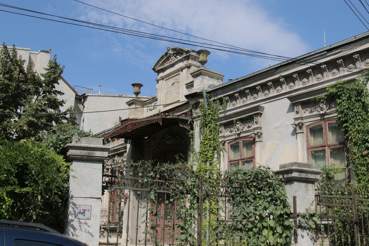 Potrivit unor surse din piata casa ar fi costat undeva in jur de un milion de euro