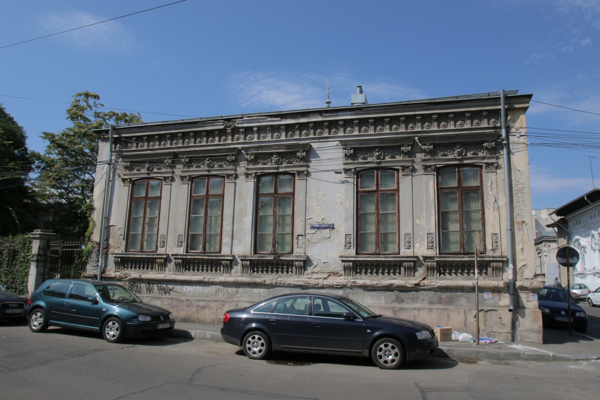 Uzunov ne-a povestit ca imobilul a fost cumparat cu obiectele din interior