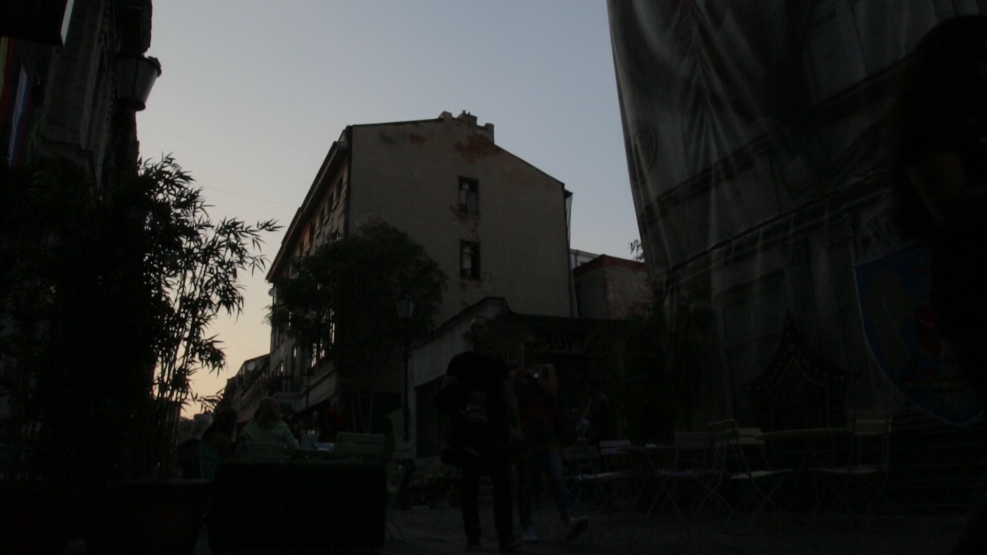 Se spuen ca aici a mai fost gasit cadavrul unei femei, iar specialistii vremii au spus ca acesta era dat cu var