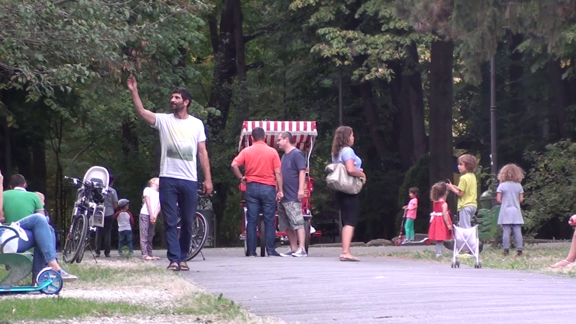 Firicel simte intre degete pulsul naturii