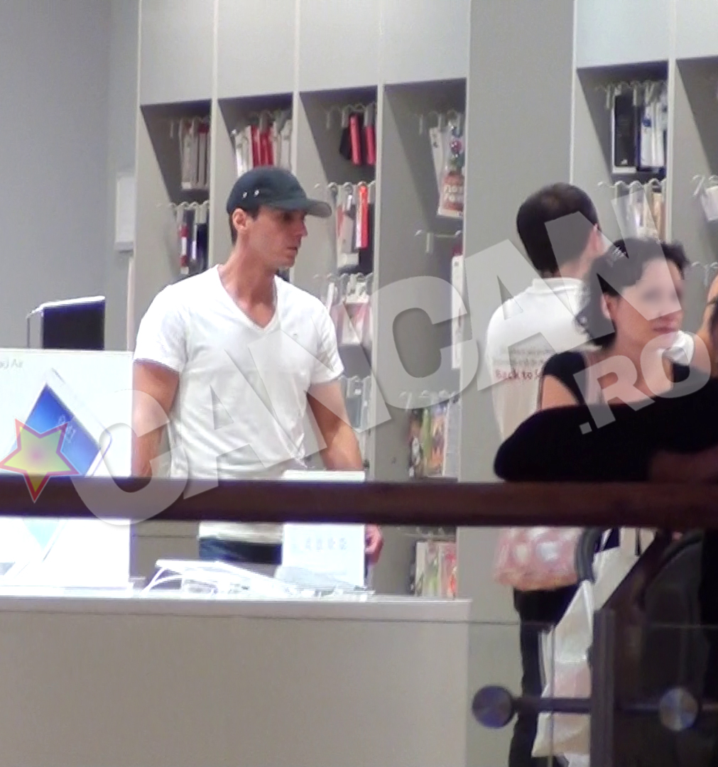 Mircea a aruncat un ochi si pe la un magazin de echipamente de telefonie si IT