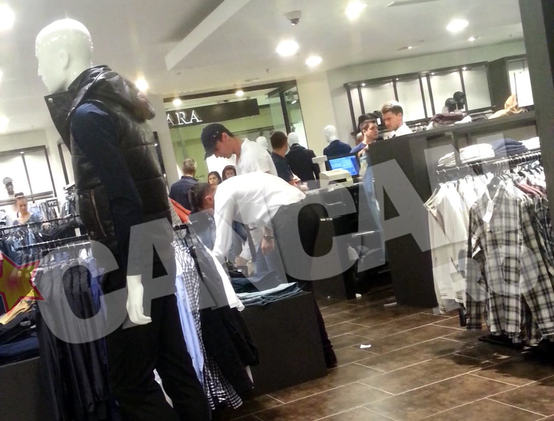 Pretentios la shopping, Mircea a plecat pana la urma din mall aproape cu mana goala