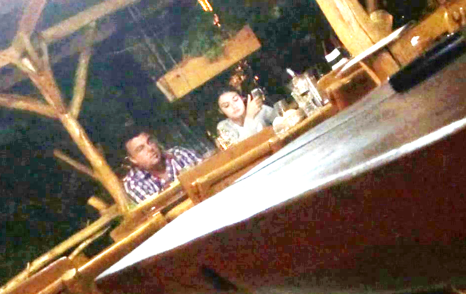 Adrian Enache sta la masa alaturi de Diana