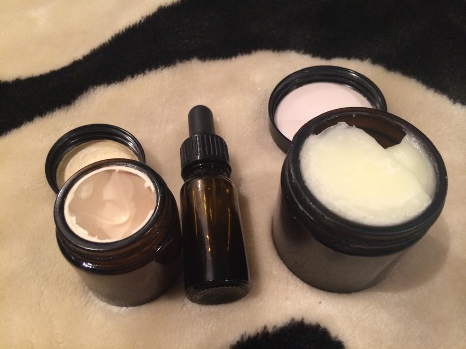 Vica isi prepara singura cremele pentru fata si corp