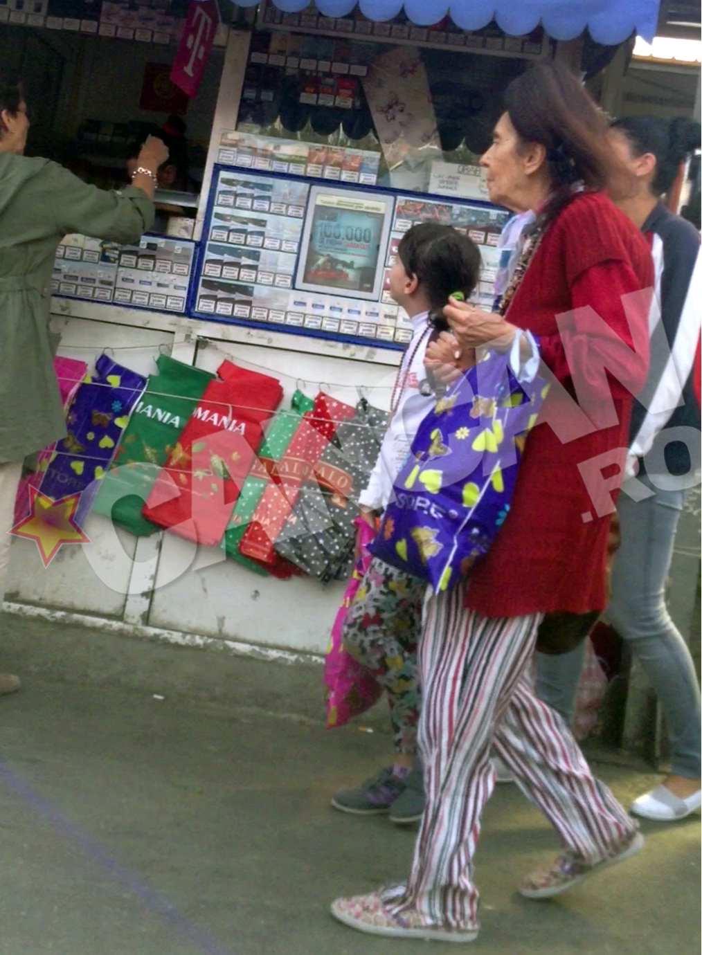 Mama si fiica au facut piata impreuna