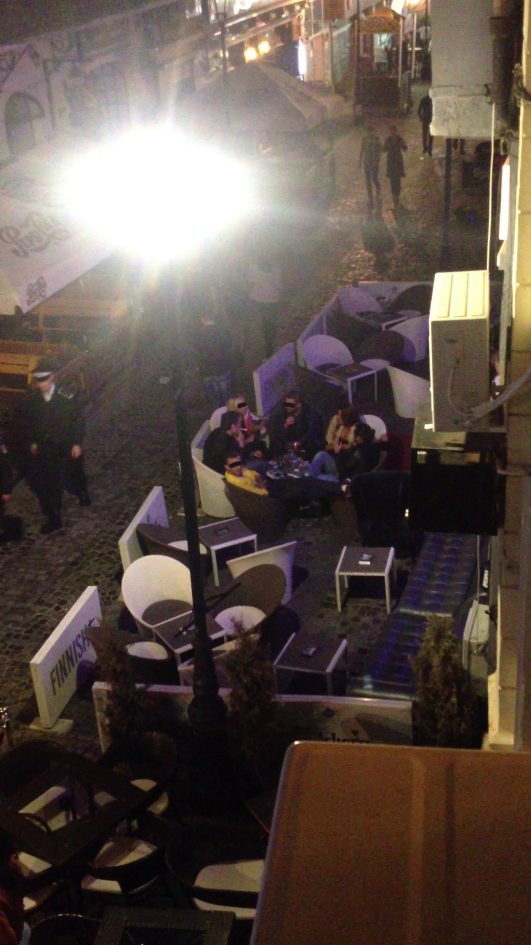 Dorel a stat mai toata perioada de o vorba cu o bruneta sexy