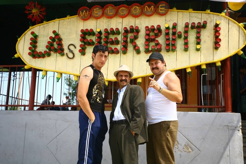 Carciuma din sat exista si in viata reala, ea fiind reconstruita de cei care au facut serialul