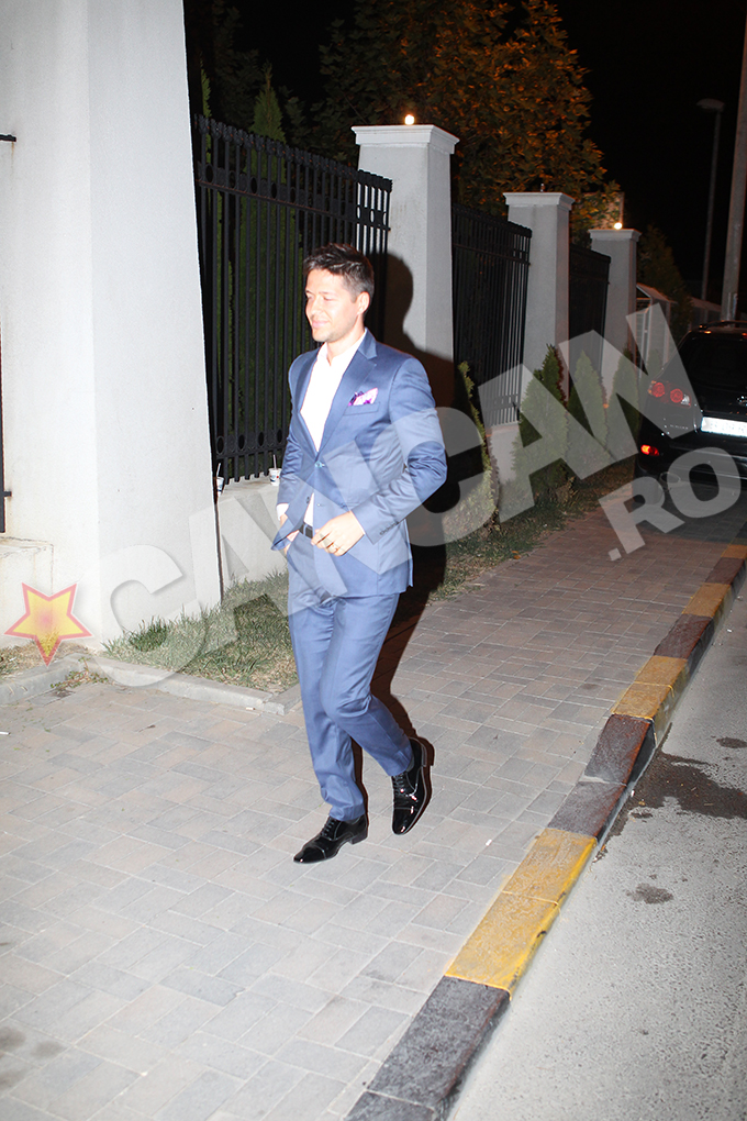 Jorge nu a vrut sa le ureze nimic mirilor. A fost adus de catre partenera sa, insa a mers singur la nunta