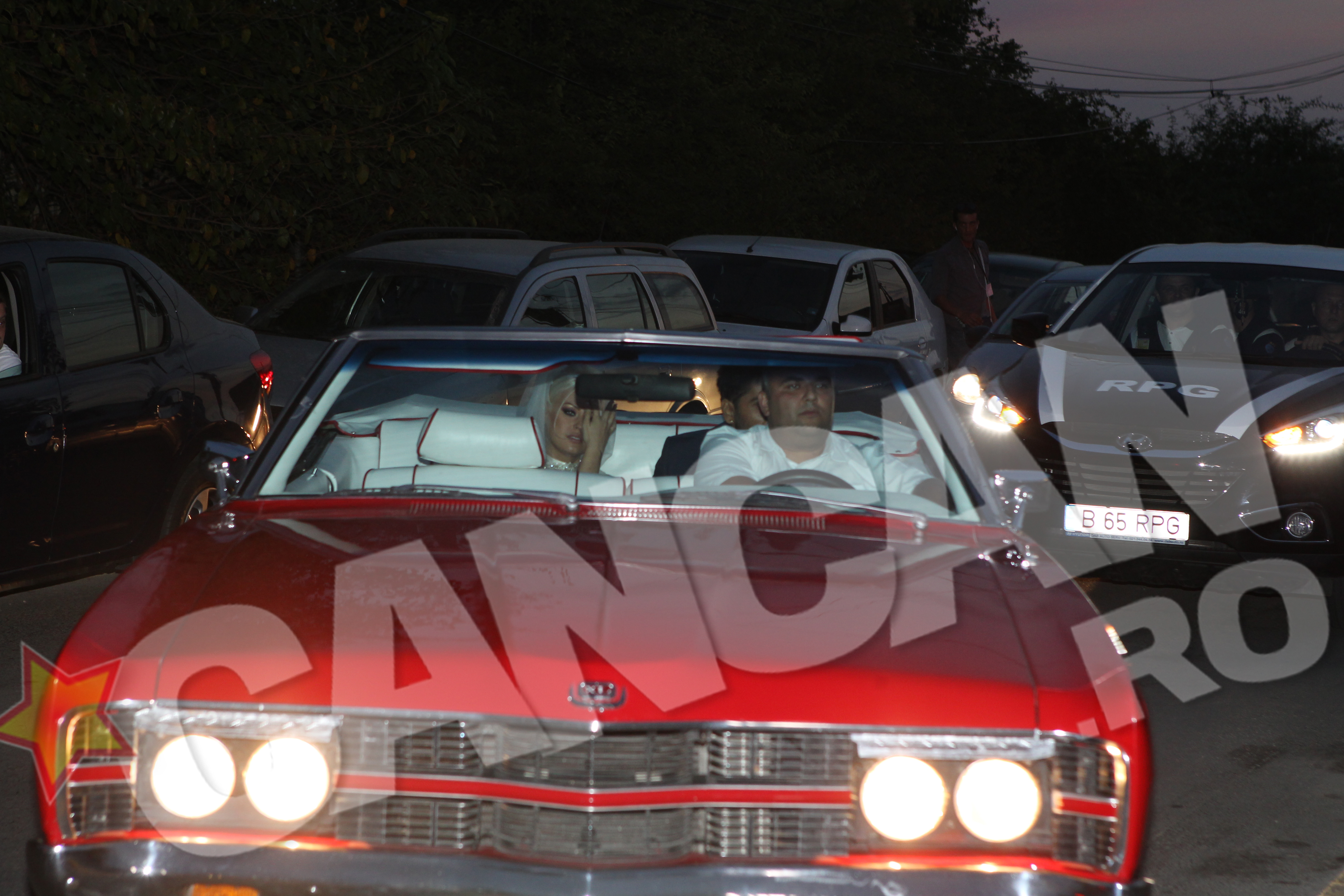 Mirii au ajuns primii la local