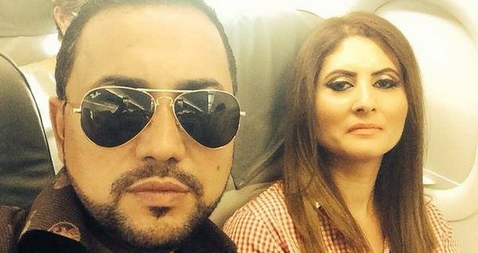 Sorinel a plecat la Roma pentru o cantare, dar a profitat de ocazie si a lut-o si pe sotia lui