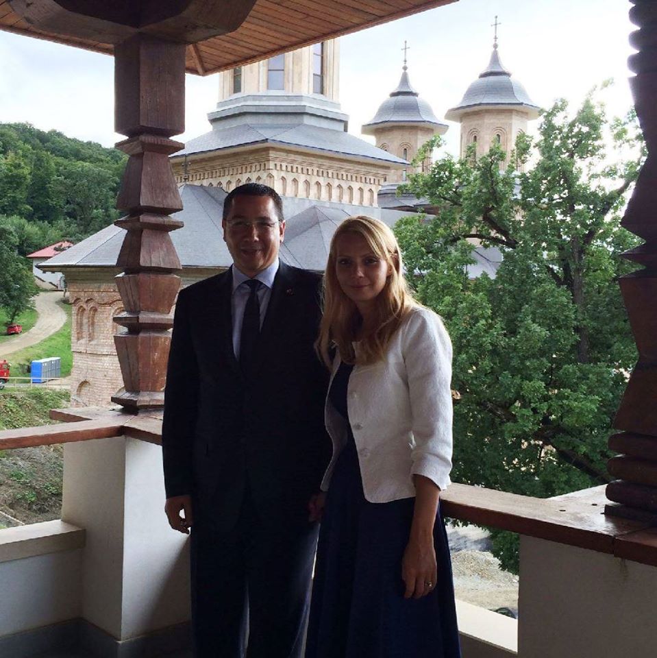 Primul ministru si sotia sa formeaza un cuplu foarte frumos, apreciat si de Tania Budi