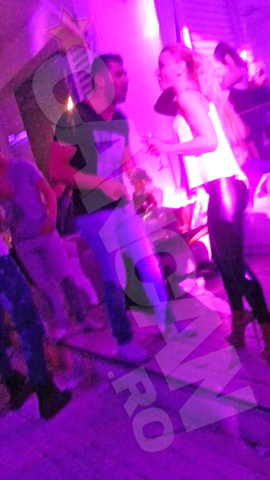 Fata s-a simtit perfect in compania tanarului