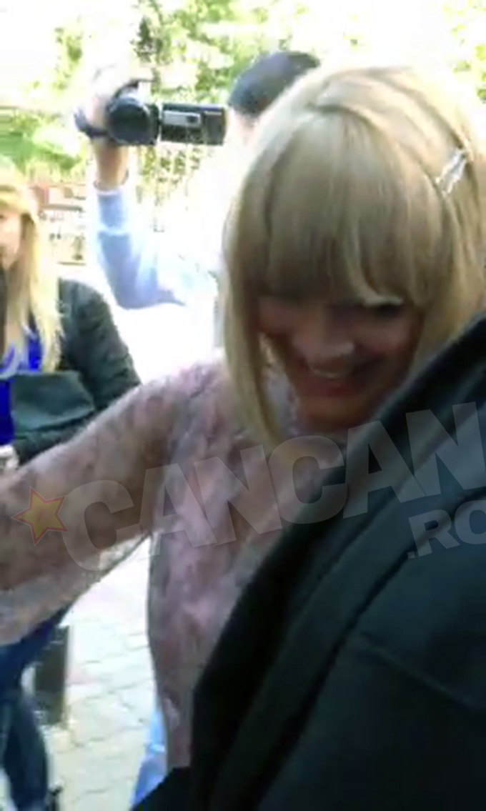 Sotia lui Horia Brenciu a ales sa poarte o rochie roz, in locul rochiei clasice de mireasa