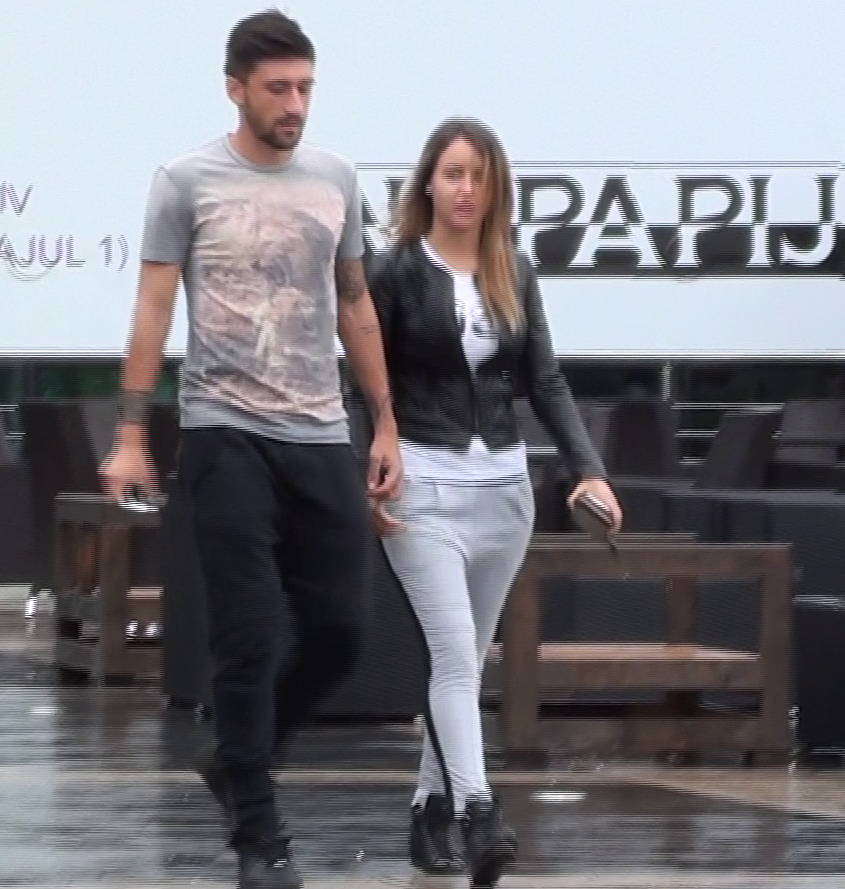 Cei doi s-au tinut aproape tot timpul de mana