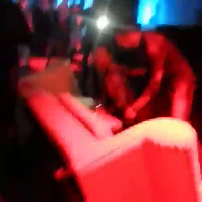 Cei prezenti la concert au sarit imediat sa il ajute