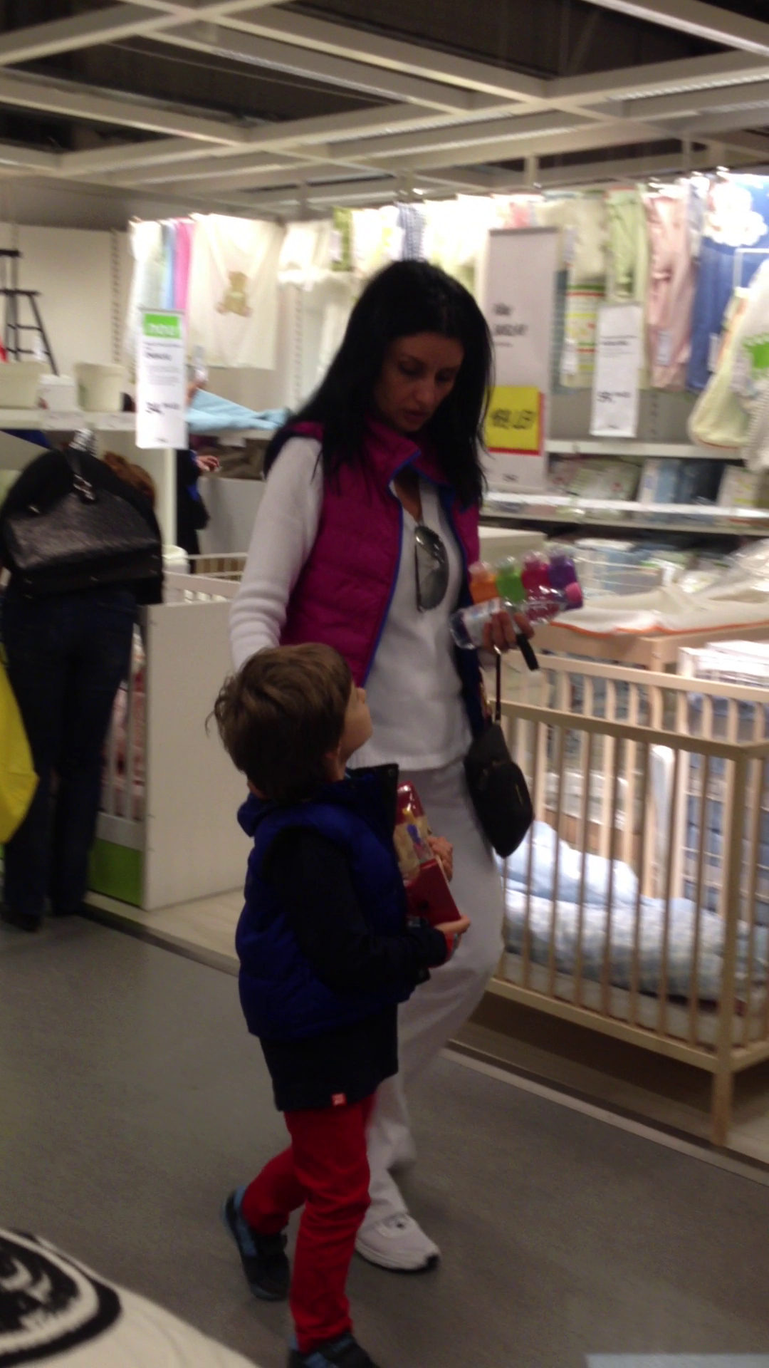 silvia chifiriuc la ikea cu copilul